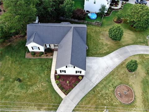 1401 Spring Tree Ct, High Point, NC 27265 photo 4