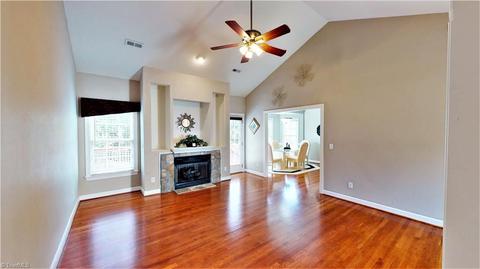 1401 Spring Tree Ct, High Point, NC 27265 photo 5