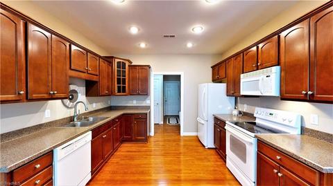 1401 Spring Tree Ct, High Point, NC 27265 photo 10