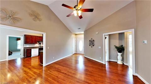 1401 Spring Tree Ct, High Point, NC 27265 photo 7
