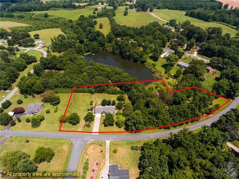 3686 Evergreen Dr, Trinity, NC 27370 photo 2