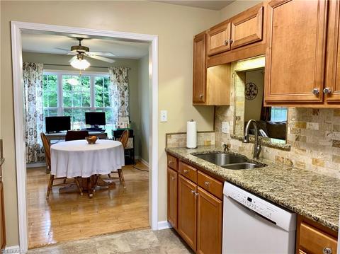 1124 Wesson Ct, High Point, NC 27265 photo 11