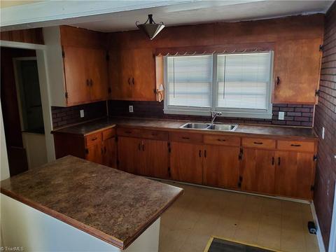 915 Gordon St, High Point, NC 27260 photo 9