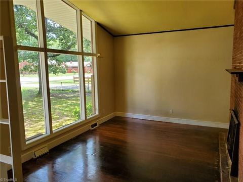 915 Gordon St, High Point, NC 27260 photo 6