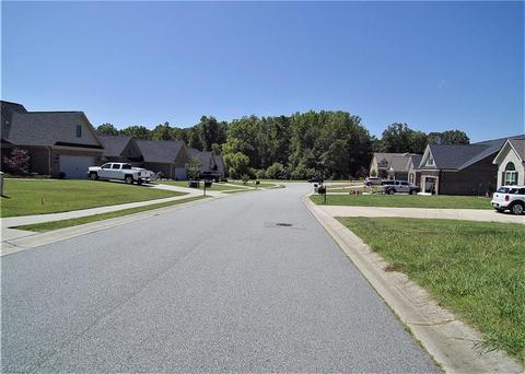 107 Solitaire Dr, Trinity, NC 27370 photo 6