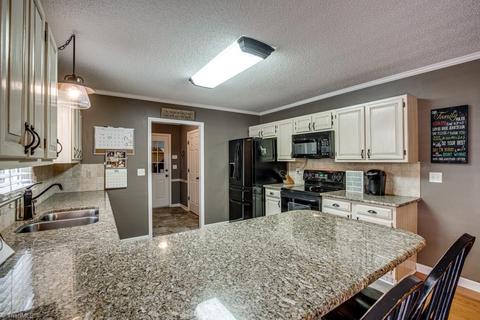 107 Ridgeview Dr, King, NC 27021 photo 4