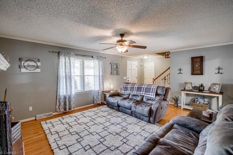 107 Ridgeview Dr, King, NC 27021 photo 3