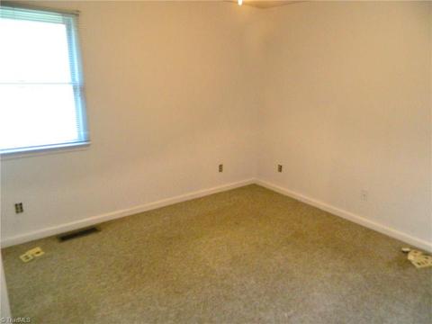 3143 Windchase Ct, High Point, NC 27265 photo 9