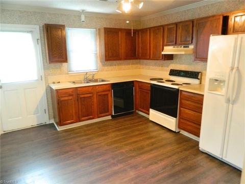 3143 Windchase Ct, High Point, NC 27265 photo 4