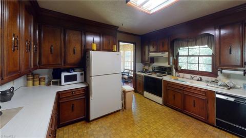 290 Forest Oaks Dr, Dobson, NC 27017 photo 5