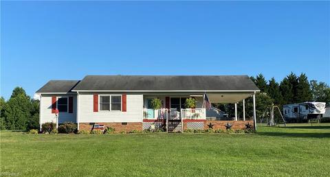 4377 Huntington Dr, Trinity, NC 27370 photo 2