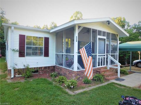 261 E Ridge Cir, Pilot Mountain, NC 27041 photo 1
