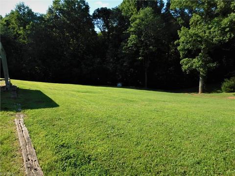 261 E Ridge Cir, Pilot Mountain, NC 27041 photo 17
