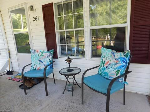 261 E Ridge Cir, Pilot Mountain, NC 27041 photo 4