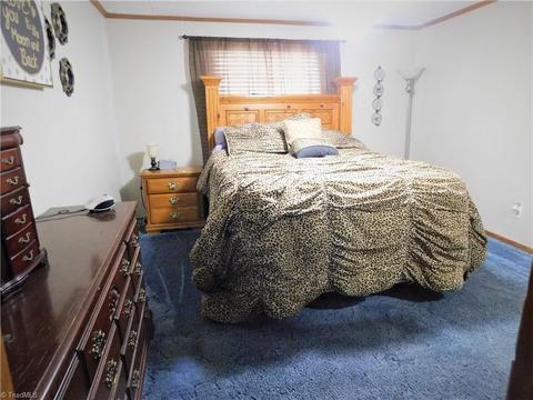 261 E Ridge Cir, Pilot Mountain, NC 27041 photo 8