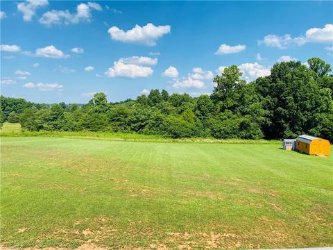 672 Carson Rd, Pilot Mountain, NC 27041 photo 6