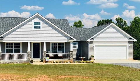 672 Carson Rd, Pilot Mountain, NC 27041 photo 1