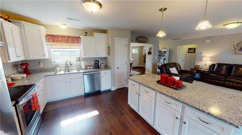 672 Carson Rd, Pilot Mountain, NC 27041 photo 16