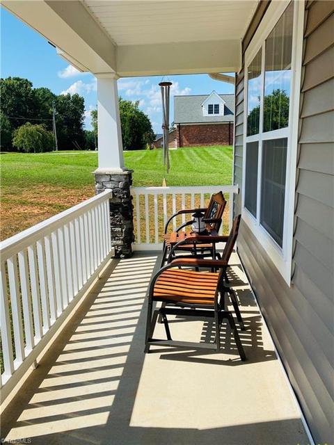 672 Carson Rd, Pilot Mountain, NC 27041 photo 4
