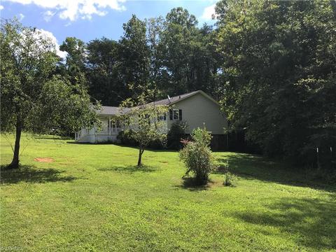 1012 Precinct Rd, Pilot Mountain, NC 27041 photo 5