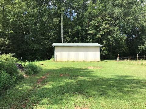 1012 Precinct Rd, Pilot Mountain, NC 27041 photo 9