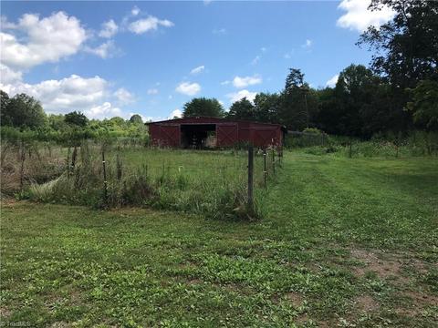 1012 Precinct Rd, Pilot Mountain, NC 27041 photo 8