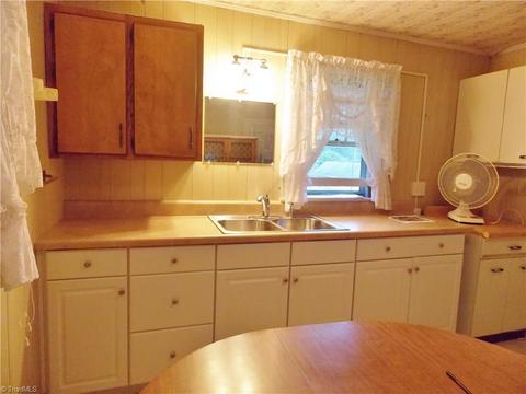 1068 Nc 268, Pinnacle, NC 27043 photo 18