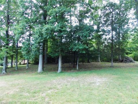 1068 Nc 268, Pinnacle, NC 27043 photo 3