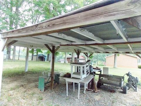 1068 Nc 268, Pinnacle, NC 27043 photo 8