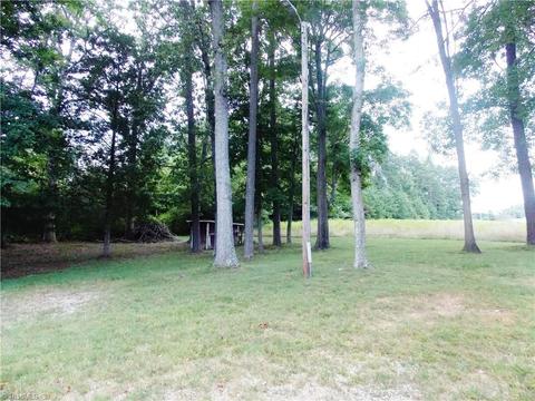 1068 Nc 268, Pinnacle, NC 27043 photo 4