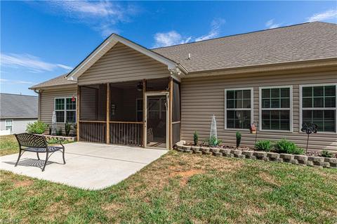 113 Pilot Bluff Dr, King, NC 27021 photo 25