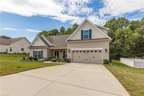 113 Pilot Bluff Dr, King, NC 27021 photo 3