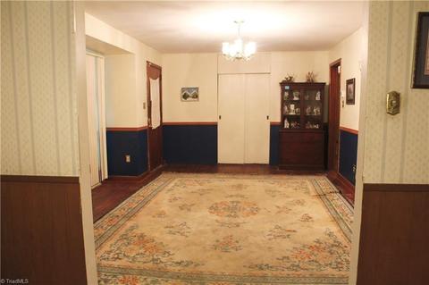 909 Friendly Rd, Eden, NC 27288 photo 5
