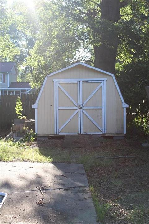 909 Friendly Rd, Eden, NC 27288 photo 14