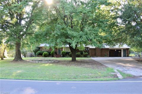 909 Friendly Rd, Eden, NC 27288 photo 1