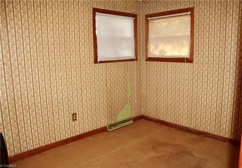 909 Friendly Rd, Eden, NC 27288 photo 10