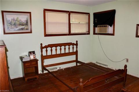 909 Friendly Rd, Eden, NC 27288 photo 9