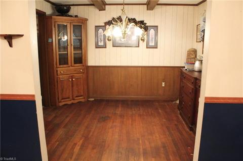 909 Friendly Rd, Eden, NC 27288 photo 6