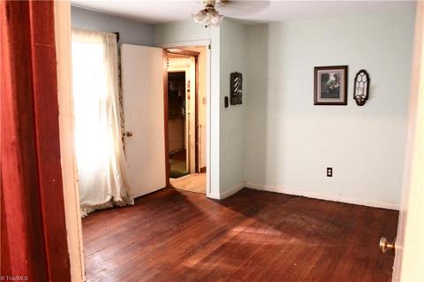909 Friendly Rd, Eden, NC 27288 photo 8
