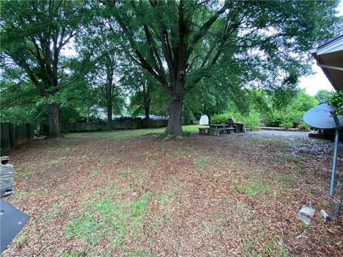 909 Friendly Rd, Eden, NC 27288 photo 12
