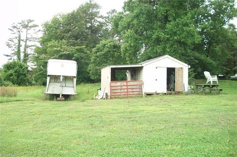 1607 County Line Rd, Harmony, NC 28634 photo 7