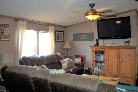 1607 County Line Rd, Harmony, NC 28634 photo 8