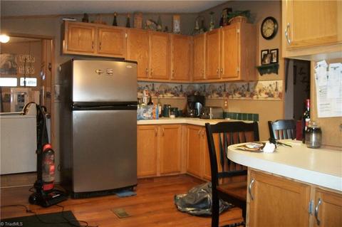 1607 County Line Rd, Harmony, NC 28634 photo 13