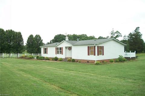 1607 County Line Rd, Harmony, NC 28634 photo 1