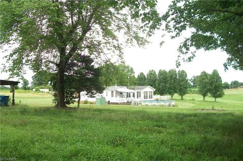 1607 County Line Rd, Harmony, NC 28634 photo 3