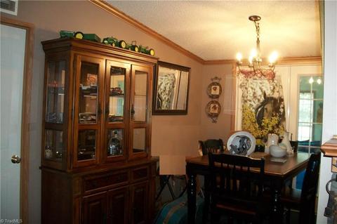 1607 County Line Rd, Harmony, NC 28634 photo 11