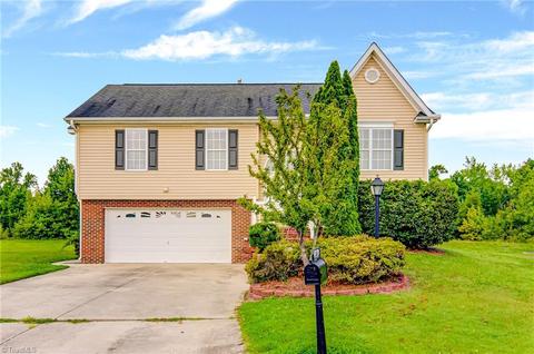 1036 Tesh Ct, High Point, NC 27265 photo 1