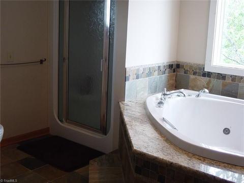 326 Cherokee Ln, Purlear, NC 28665 photo 18