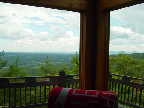 326 Cherokee Ln, Purlear, NC 28665 photo 9