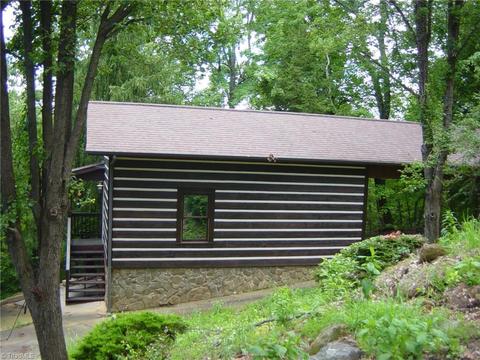 326 Cherokee Ln, Purlear, NC 28665 photo 30
